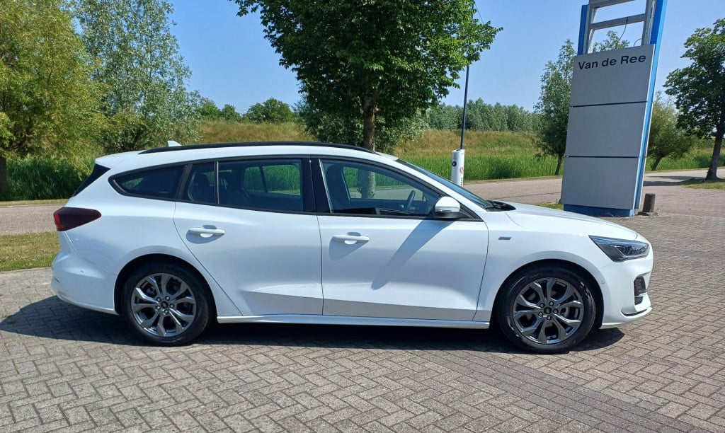 Ford Focus wagon 1.0 ecoboost hybrid st line
