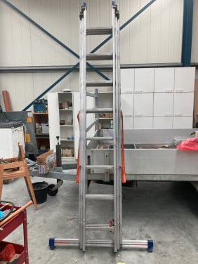 3 x 8 aluminium ladder
