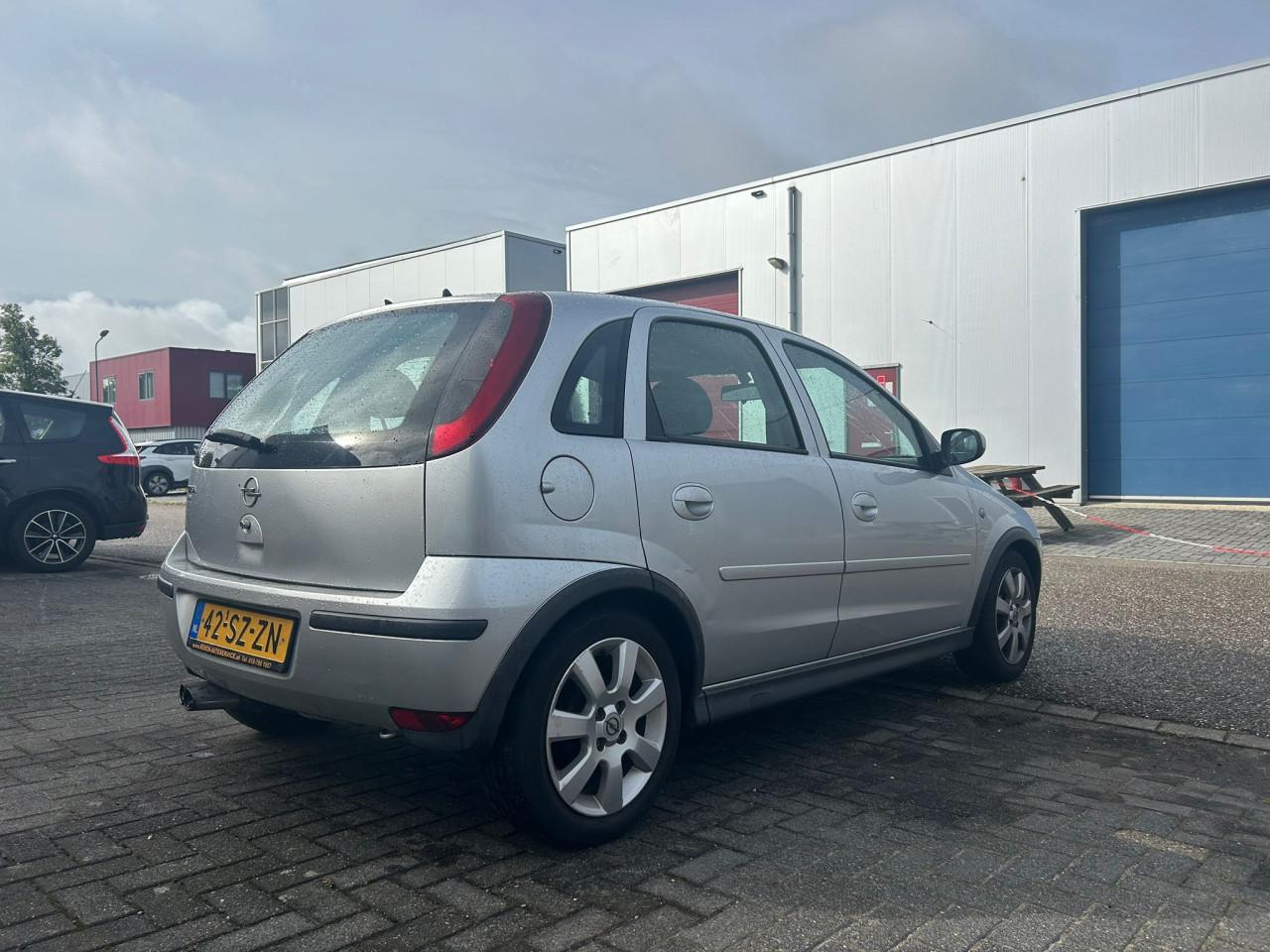 Opel Corsa 1.2-16V Silverline Airco/LM Velgen/Multifunctioneel Stuur