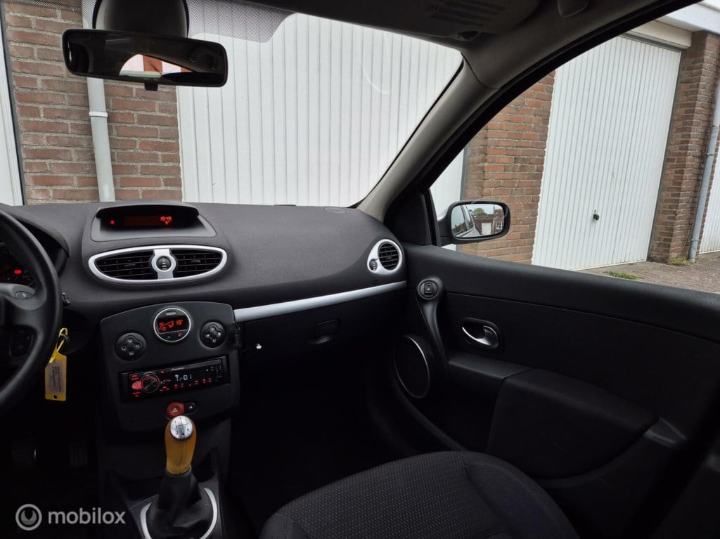 Renault Clio 1.6-16v dynamique / origineel nl / 5- deurs / airco / cruiseco