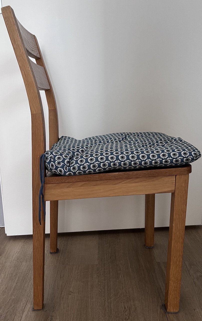 Twee houten stoelen