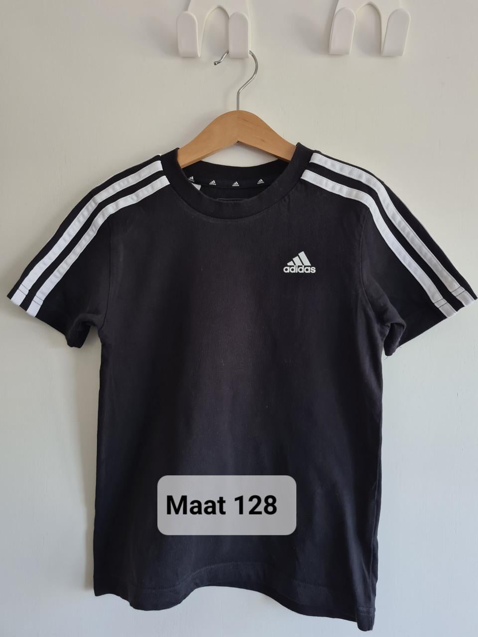 Adidas zwart-wit T-Shirt Maat 128