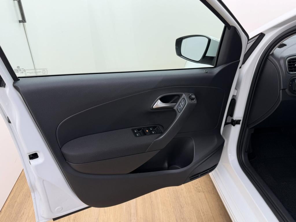 Volkswagen Polo occasion 1.0 bluemotion connected series | wit | tweedehand