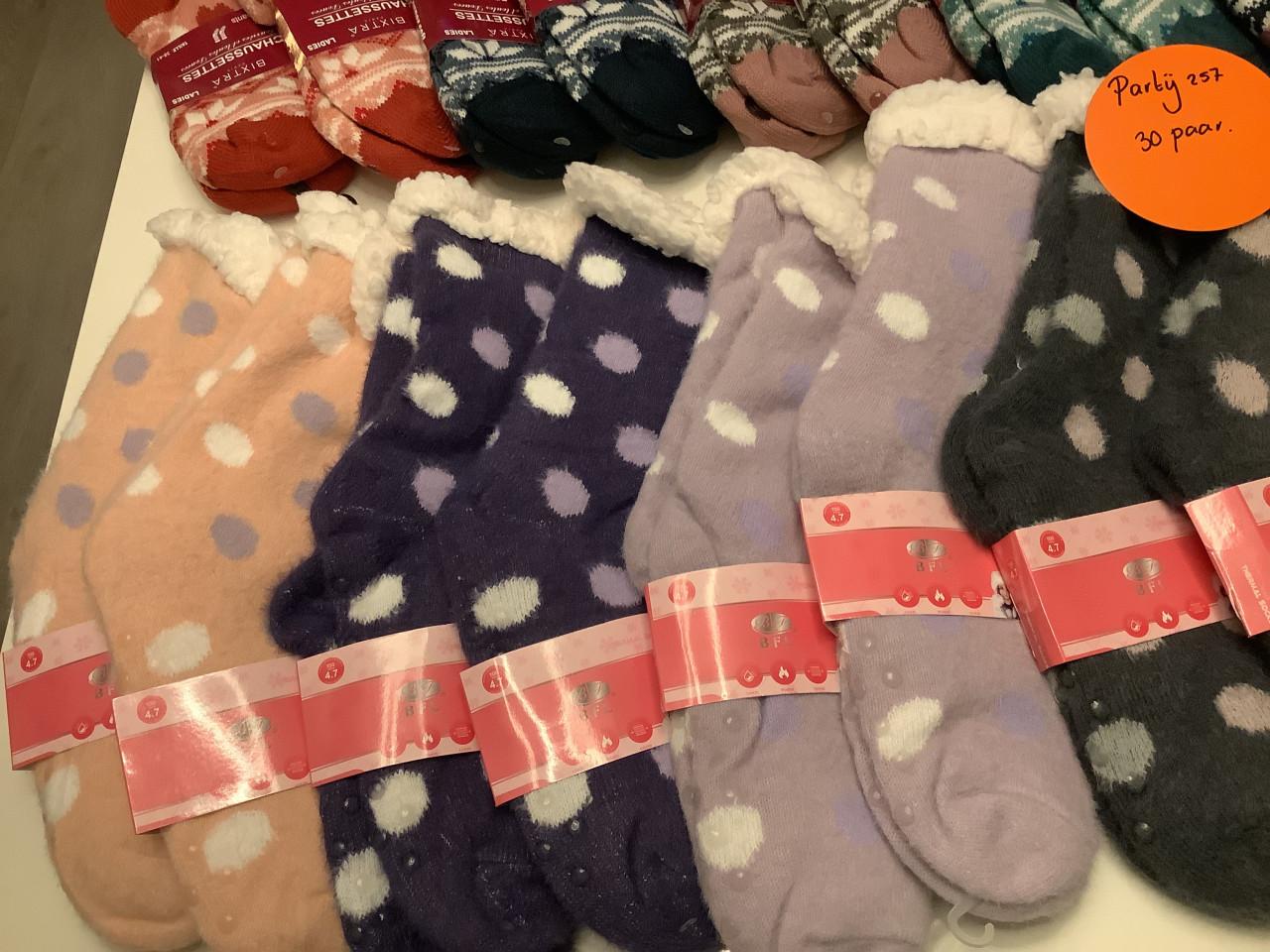 Partij leuke fluffy huissokken. (Partij 257)