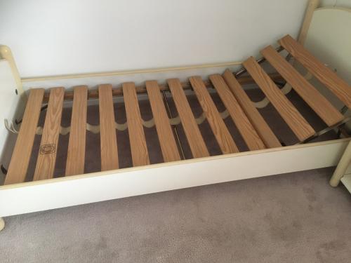 Mooi slaapkamer ameublement, éénpersoons, voor dame of meisje