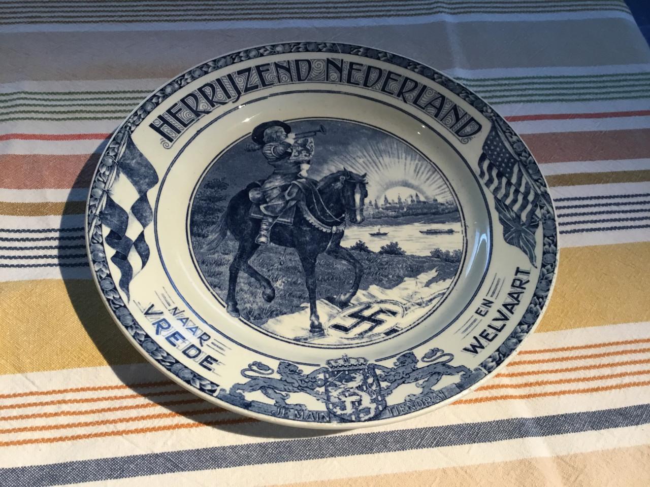 Wandbord Societe Ceramique Maastricht.