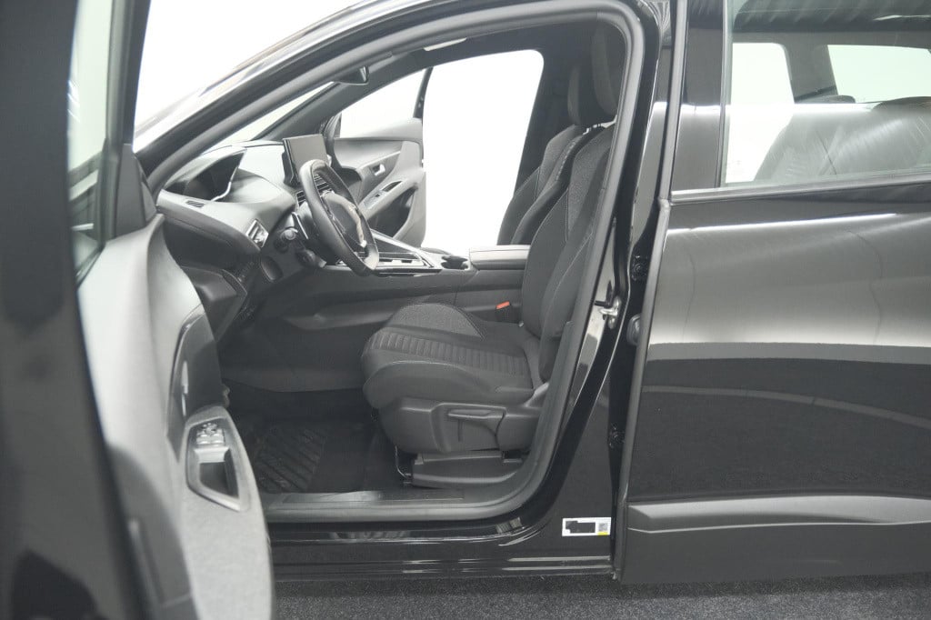 Peugeot 5008 puretech 130 eat8 active pack | 7 zitplaatsen | camera | navig