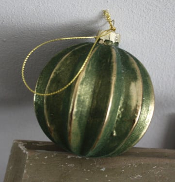 Glazen kerstbal groen goud glas