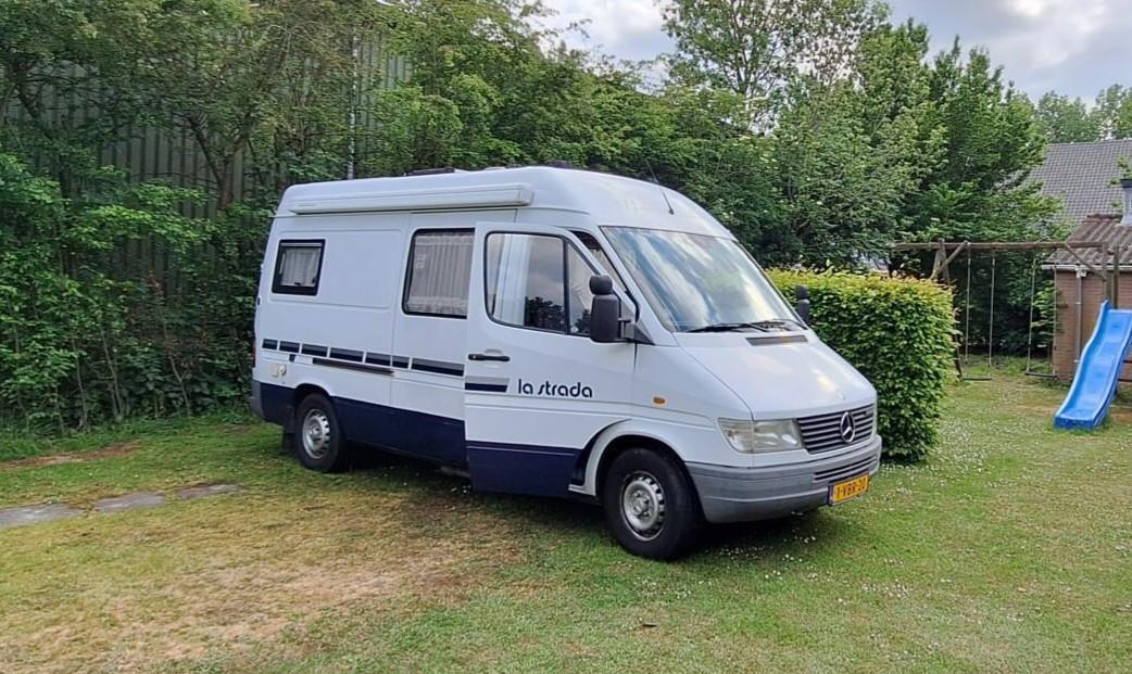 Mercedes sprinter buscamper la strada