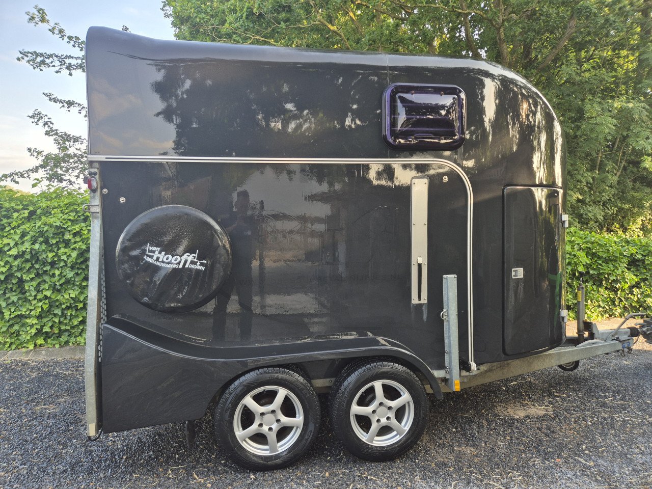 Mooie zeer ruime 2-paards polyester Brenderup trailer