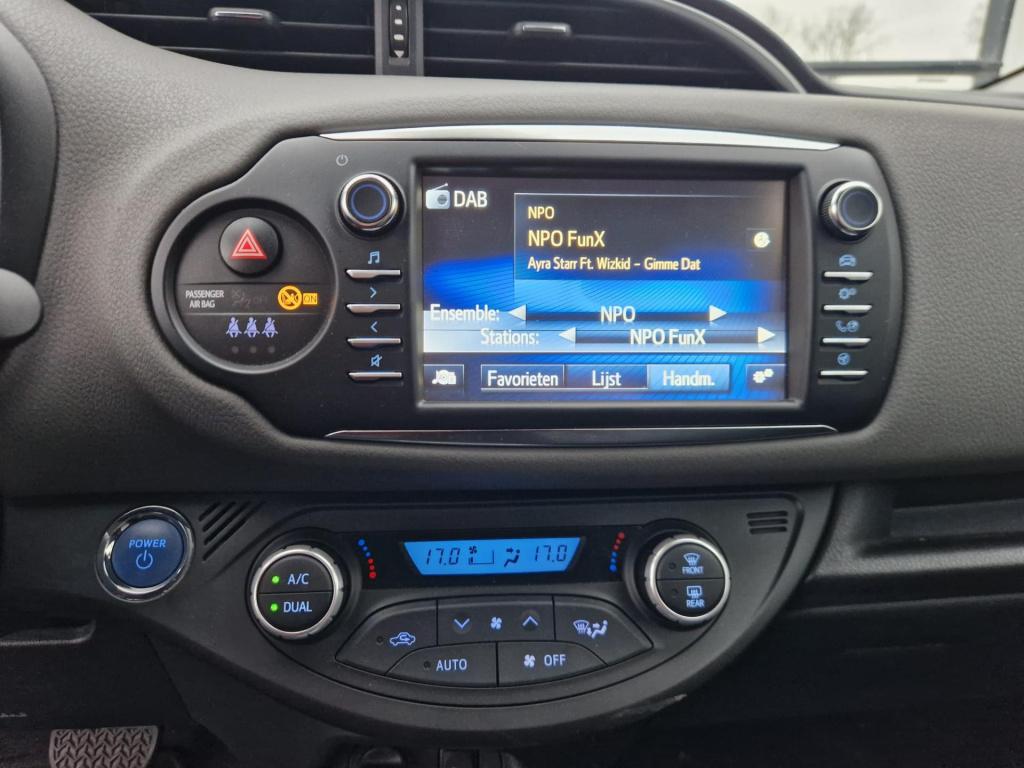 Toyota Yaris 1.5 hybrid dynamic | automaat | navi| rijstrookwaarschuwing | 