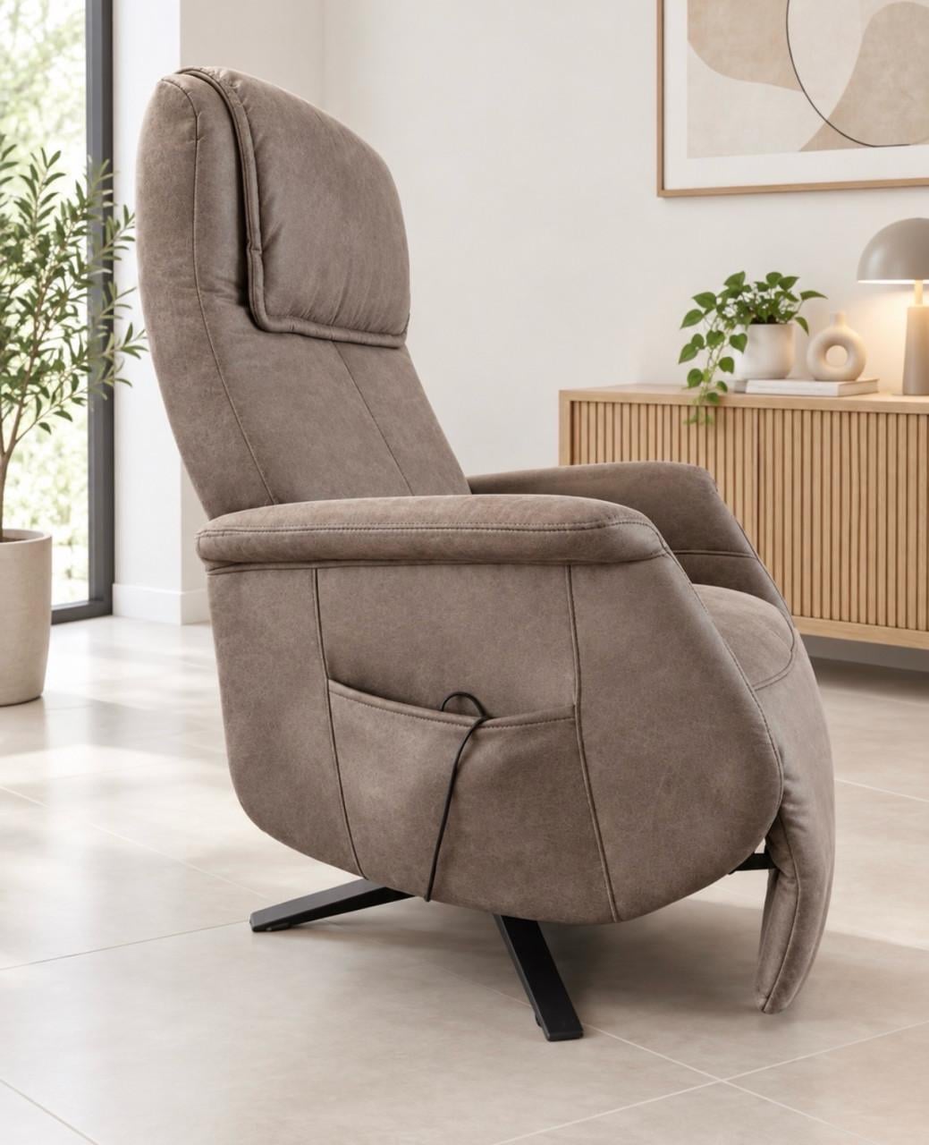 Te koop Mooie degelijke sta op fauteuil / stoel
