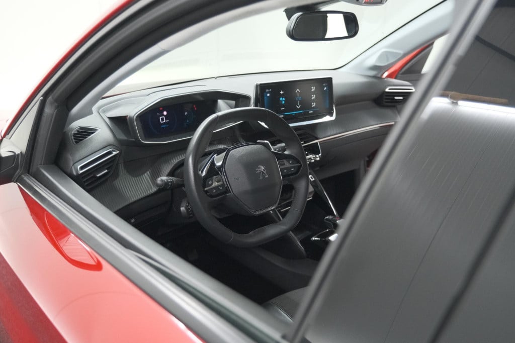 Peugeot 208 puretech 100 eat8 allure pack | camera | navigatie | apple carp