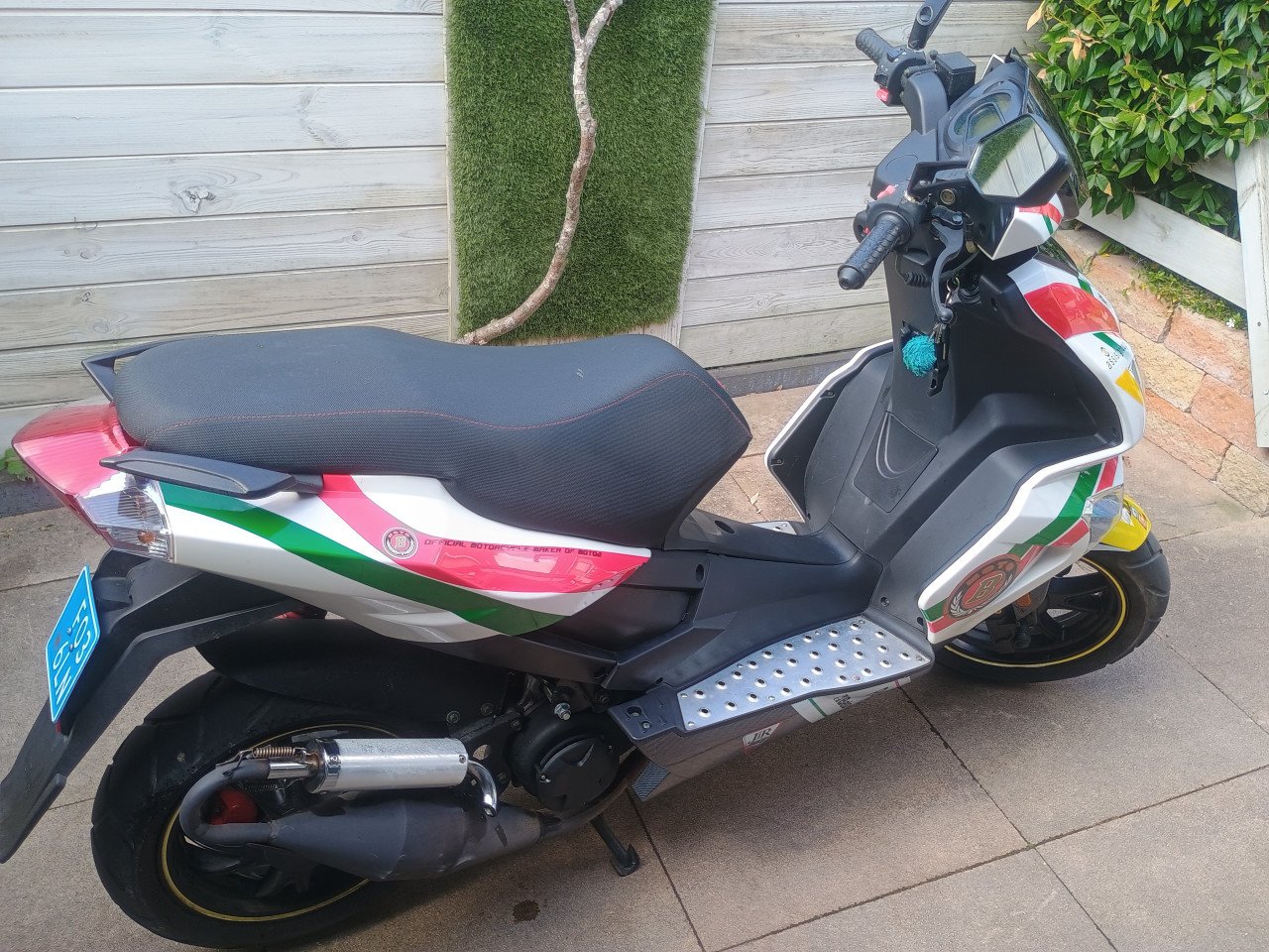 Zeer nette scooter bijna niet op gereden.