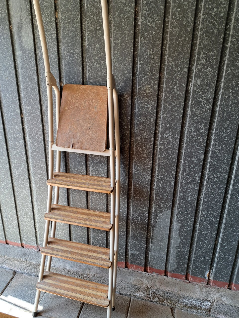 Schildersladder of huishoudtrap.