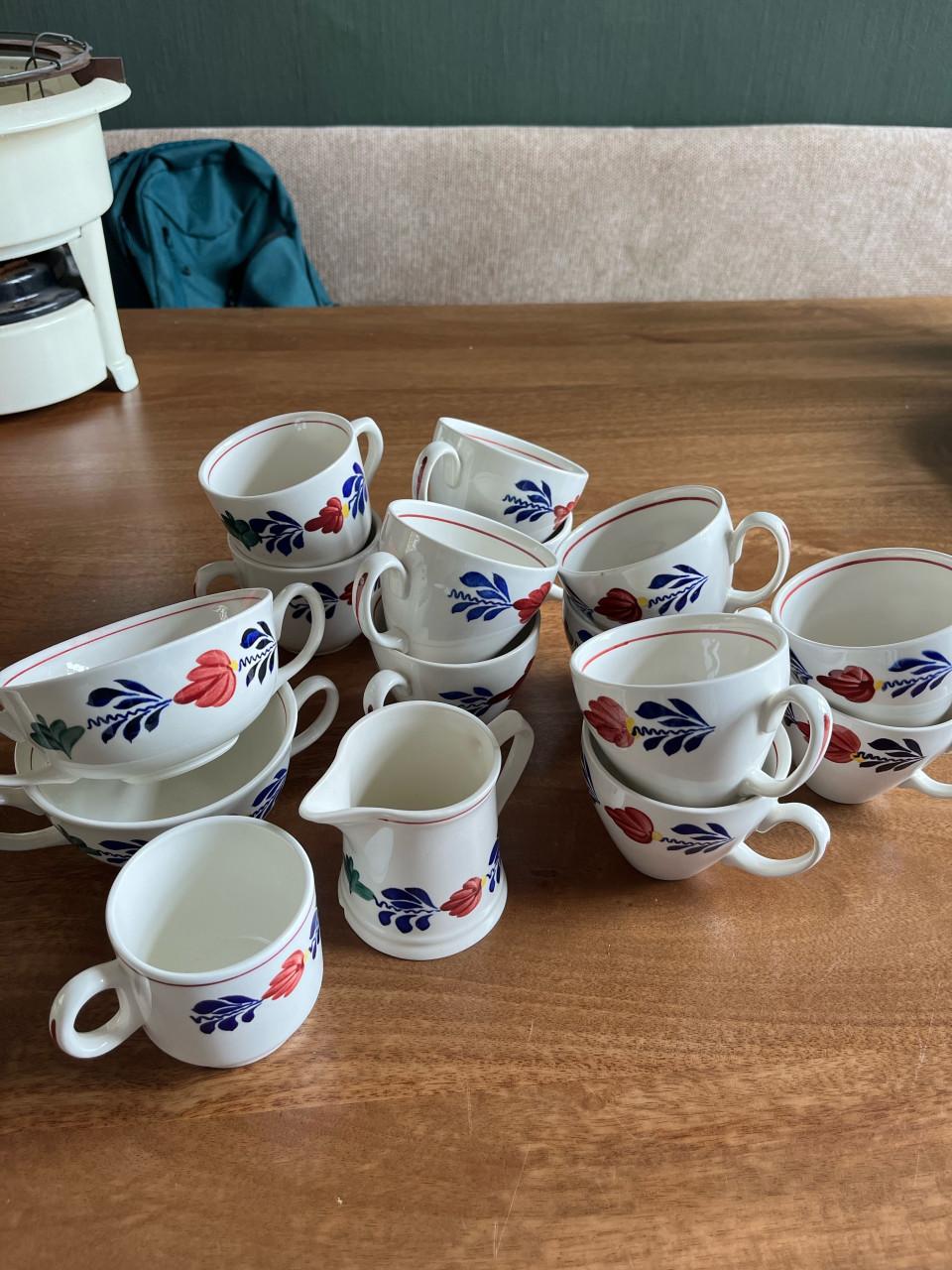 Boerenbond kopjes en melkkannetje
