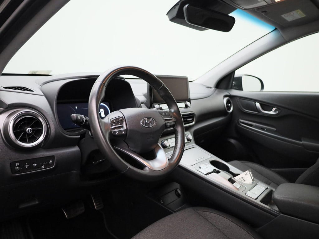 Hyundai Kona ev fashion 39 kwh | navi | camera | lmv | pdc | climate