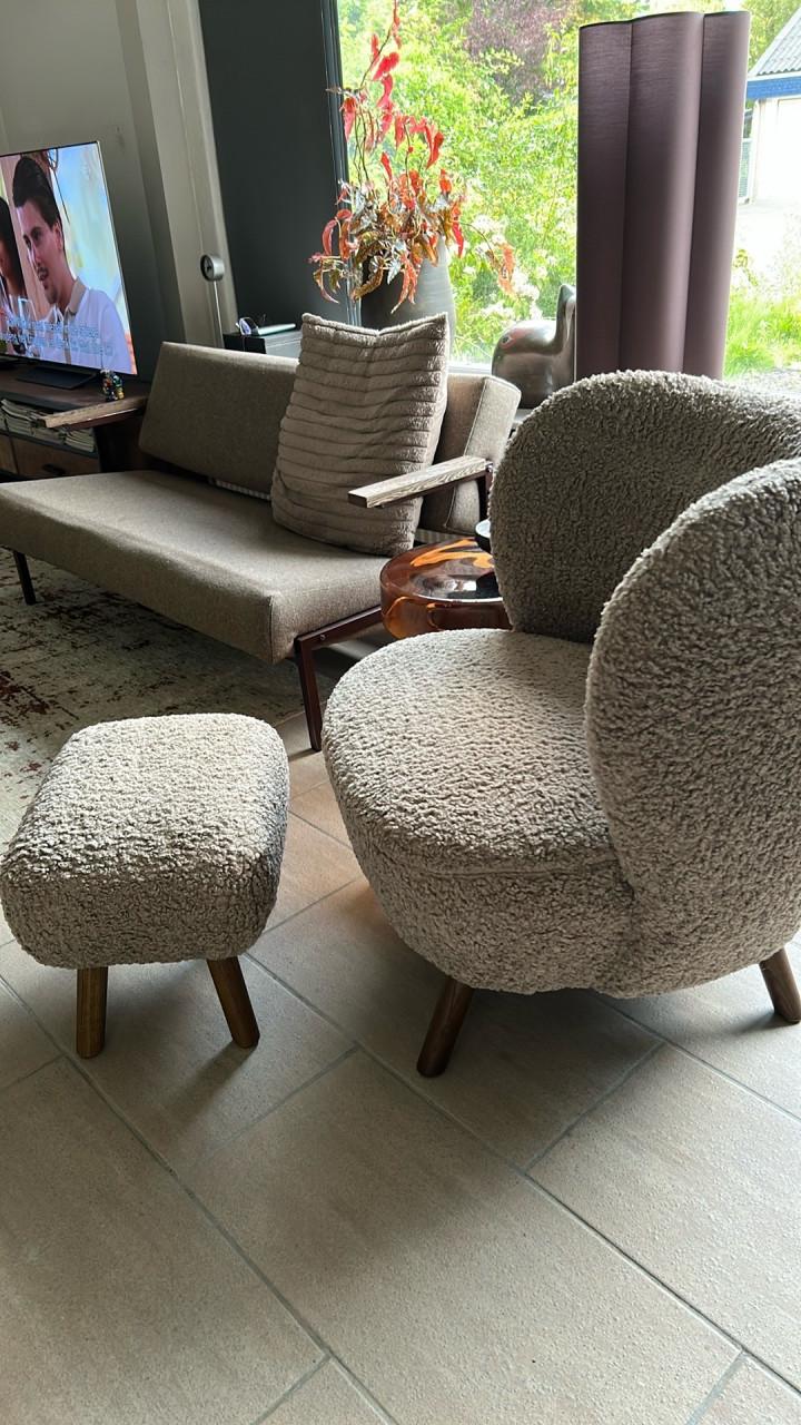 Fauteuil met bijpassend voetenbankje. als nieuw 175,00.