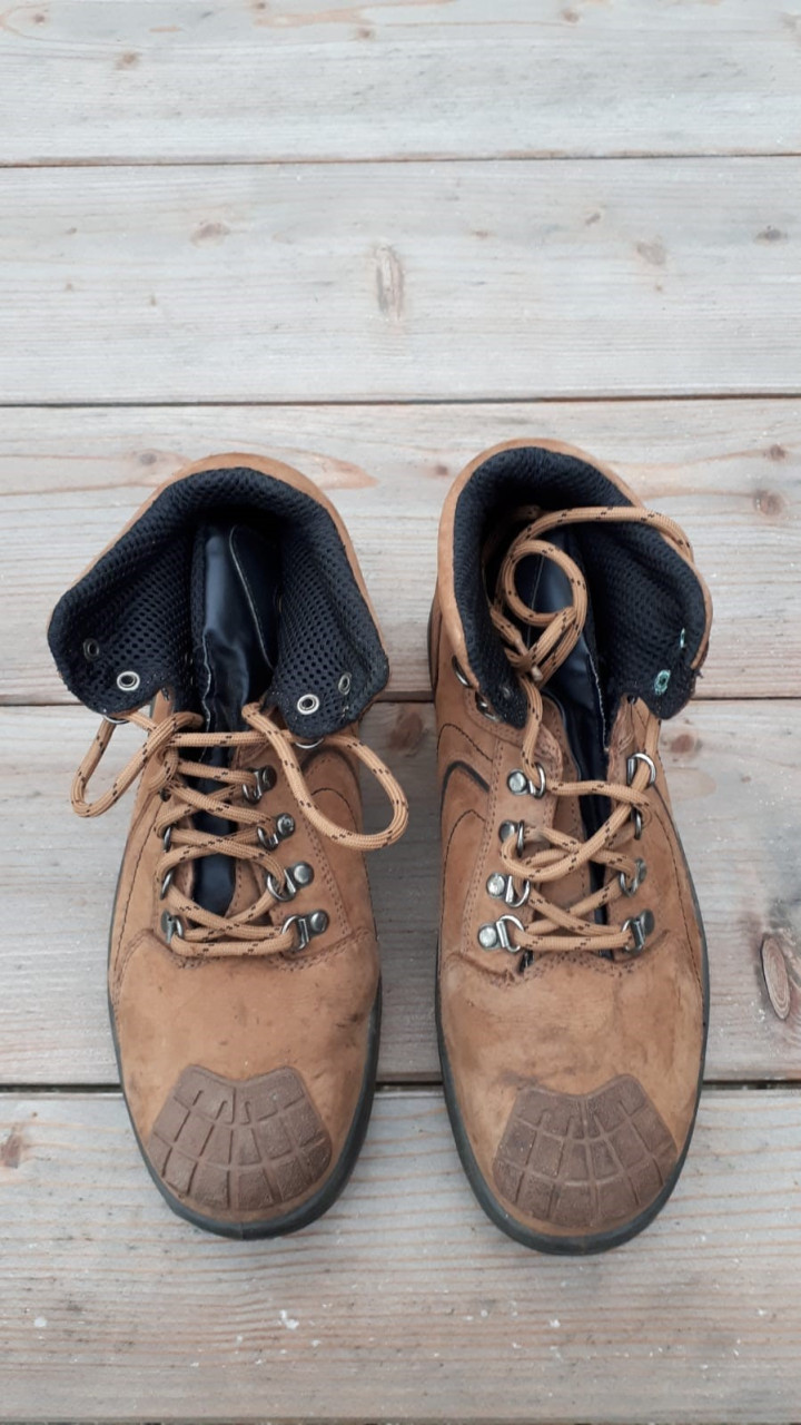 Te koop 2 paar splinter nieuwe werkschoenen