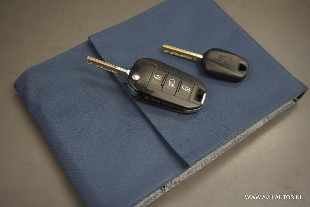 Peugeot 208 1.2 puretech allure automaat