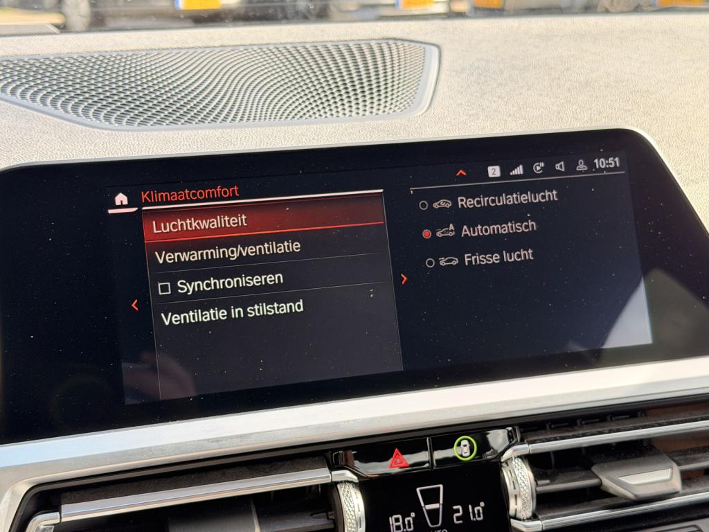 BMW 3-serie 320i m-sport | cruise | m zetels | apple carplay | navi | sfeer