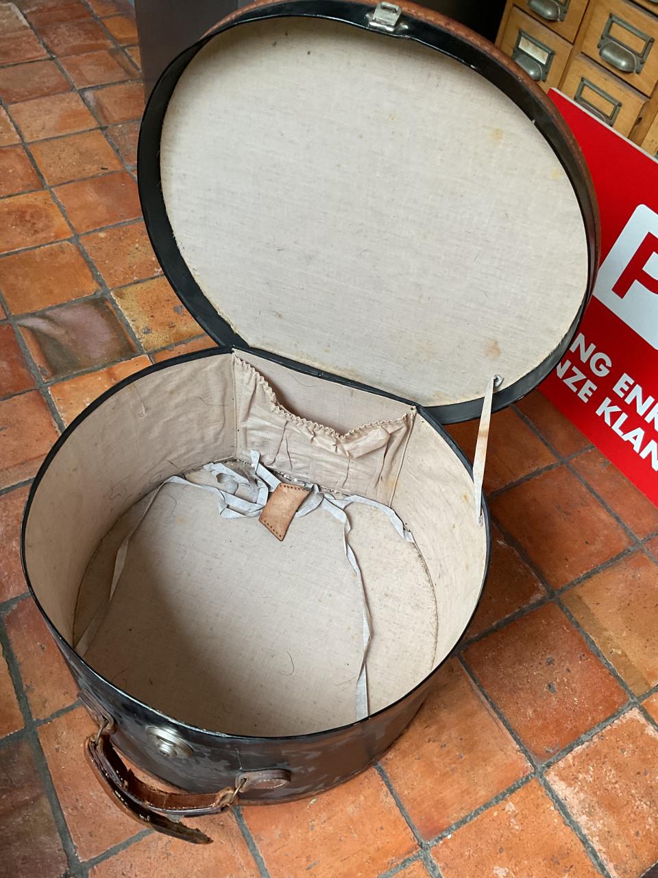 Oude Brocante hoedendozen