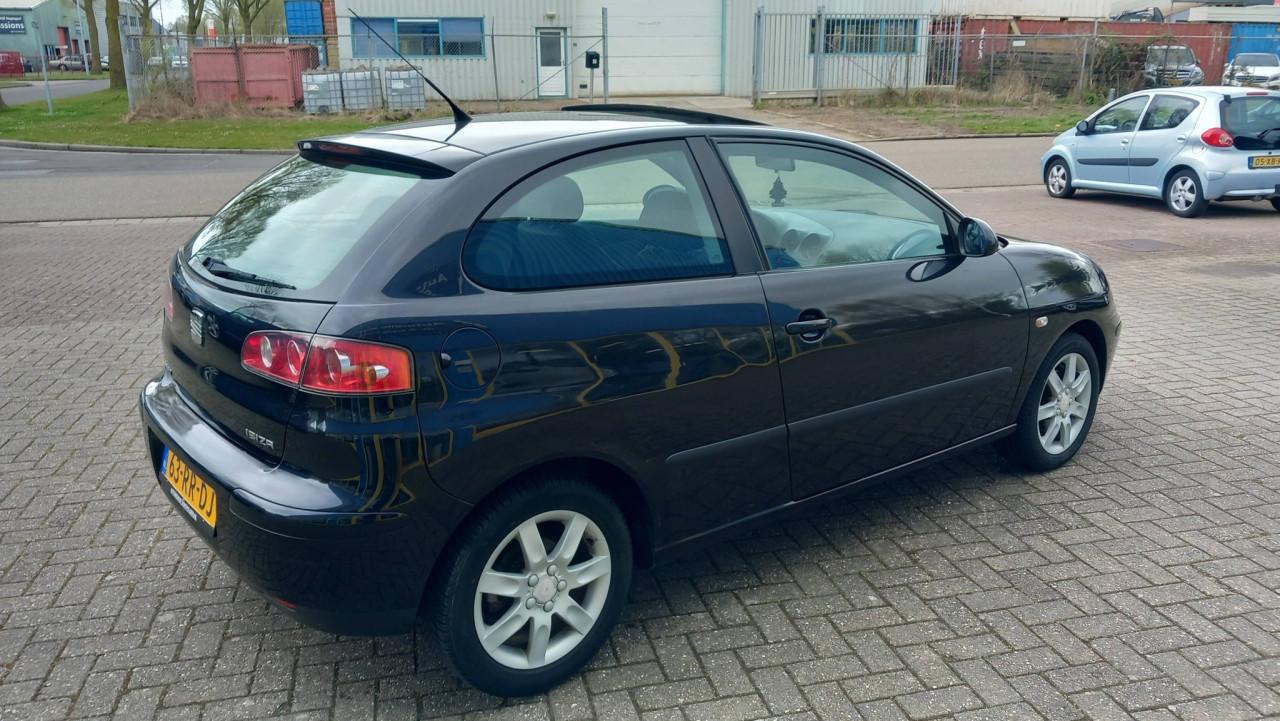 Seat Ibiza 1.4 16v Sensation 3deurs bj:2005 airco lm-velgen apk 2027