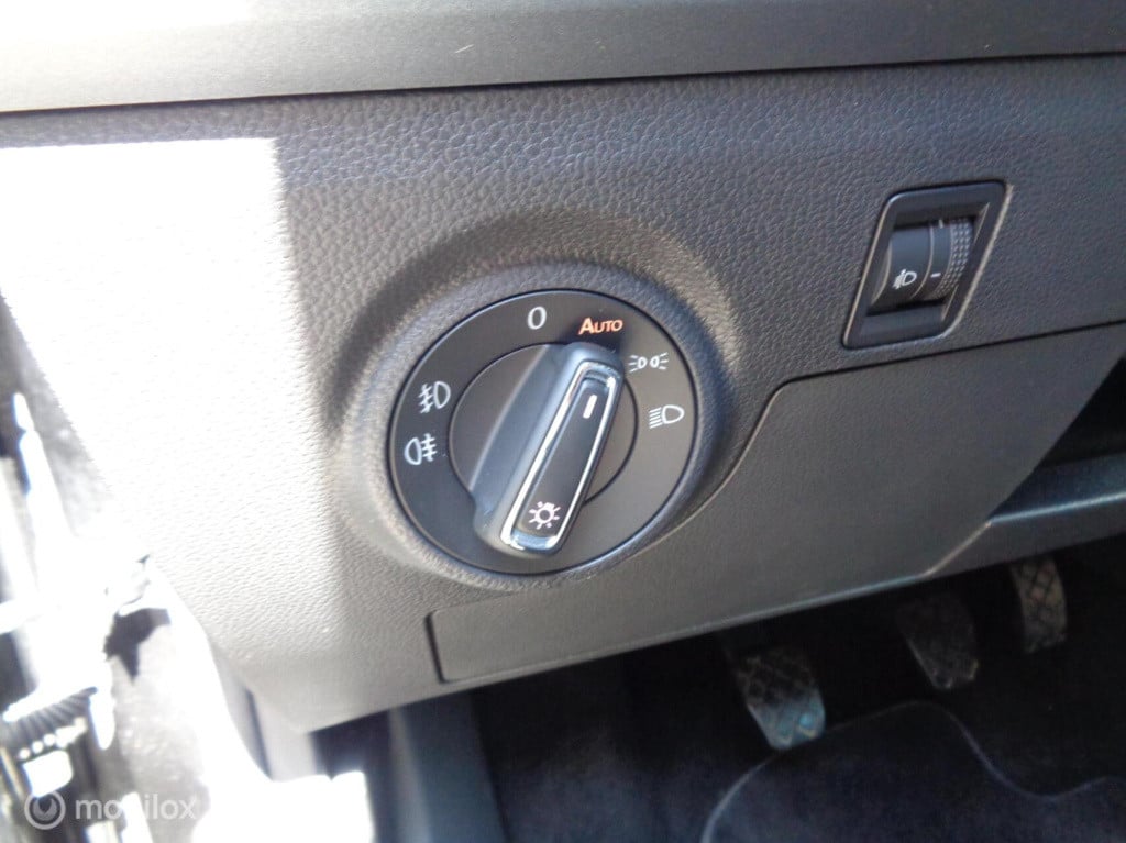 Seat Arona 1.0 tsi style business/airco/ecc/lm velgen/1st eig/pdc/navi/carp