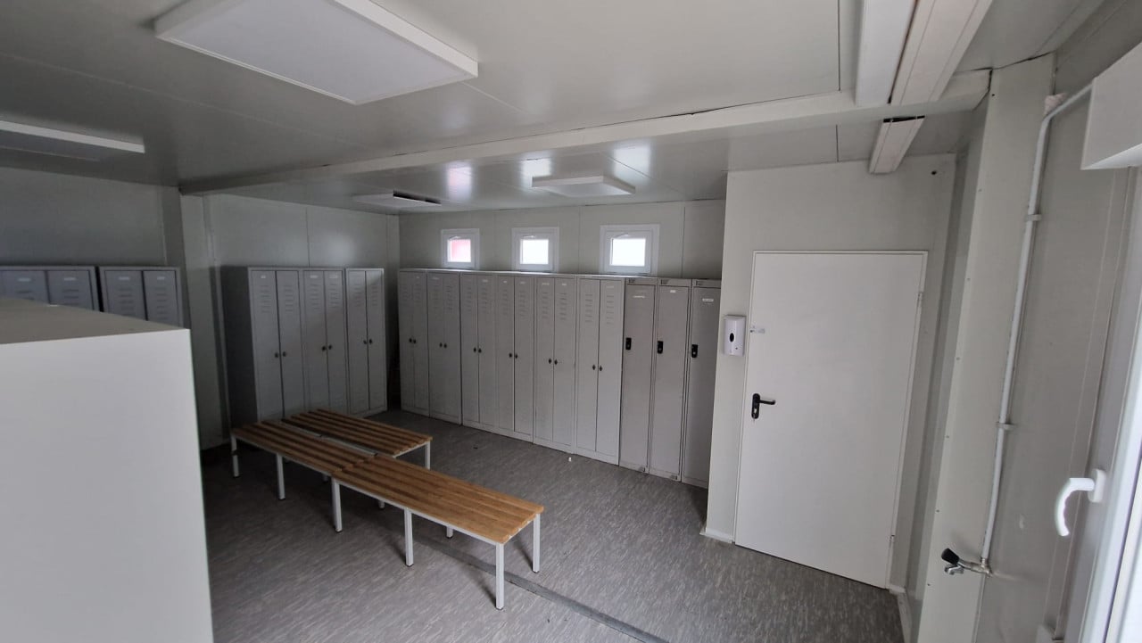 Verkleedruimte / sanitairunit / toiletunit / kantoorunit