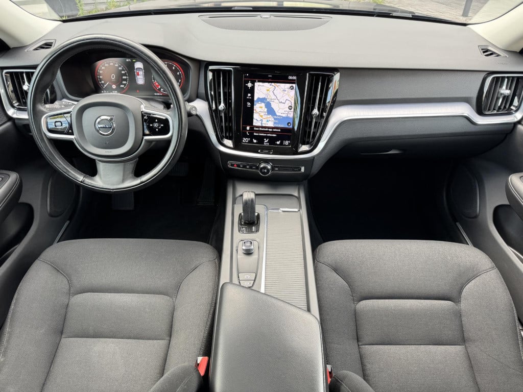 Volvo V60 2.0 b3 momentum advantage 19'' r-design wielen | stuur- + stoelve