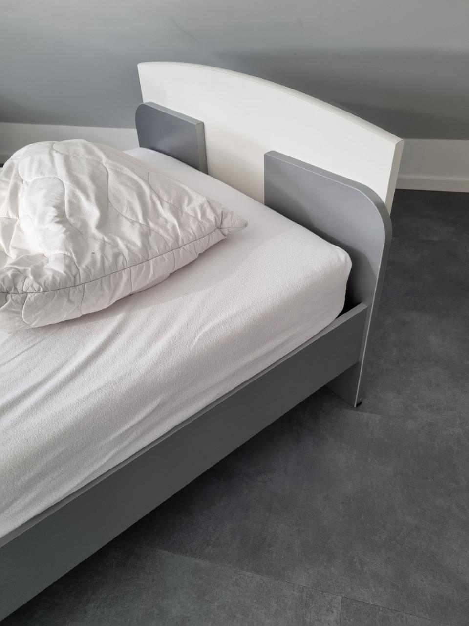 Stoer 1 persoons bed 90x100