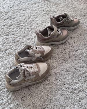 2 paar meisjes schoenen