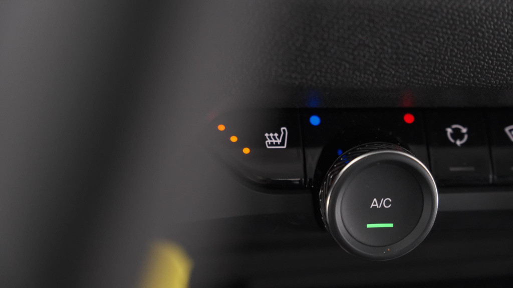 Citroen C4 X puretech 130 eat8 plus | camera | stoelverwarming | apple carp