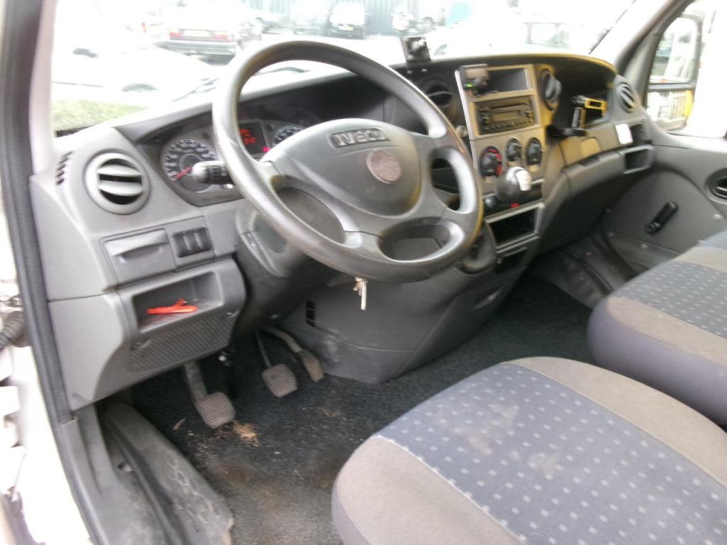 Iveco Daily 35c13 3-zits bakwagen + laadklep euro-5