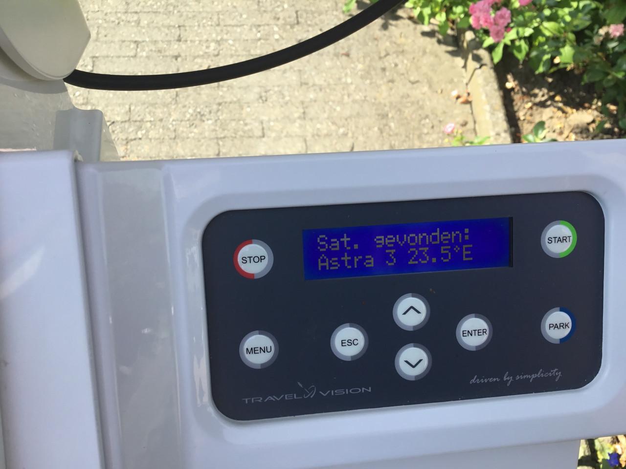 Travel vision R6 volautomatische satellietschotel incl. TV
