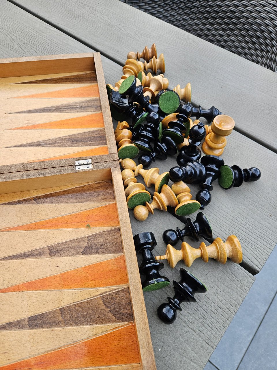 Prachtig groot opvouwbaar vintage houten schaakspel in zeer nette staat