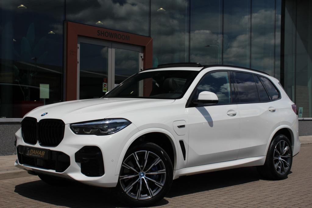 BMW X5 xdrive45e high executive | m pakket | pano | luchtvering | trekhaak 
