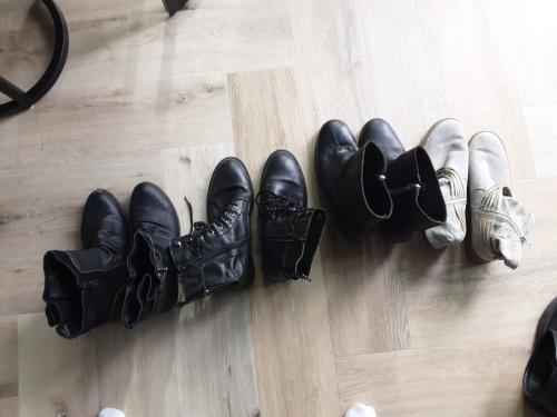 4x dames laarsjes  mt 39 3 euro per per allemaal samen 10 euro
