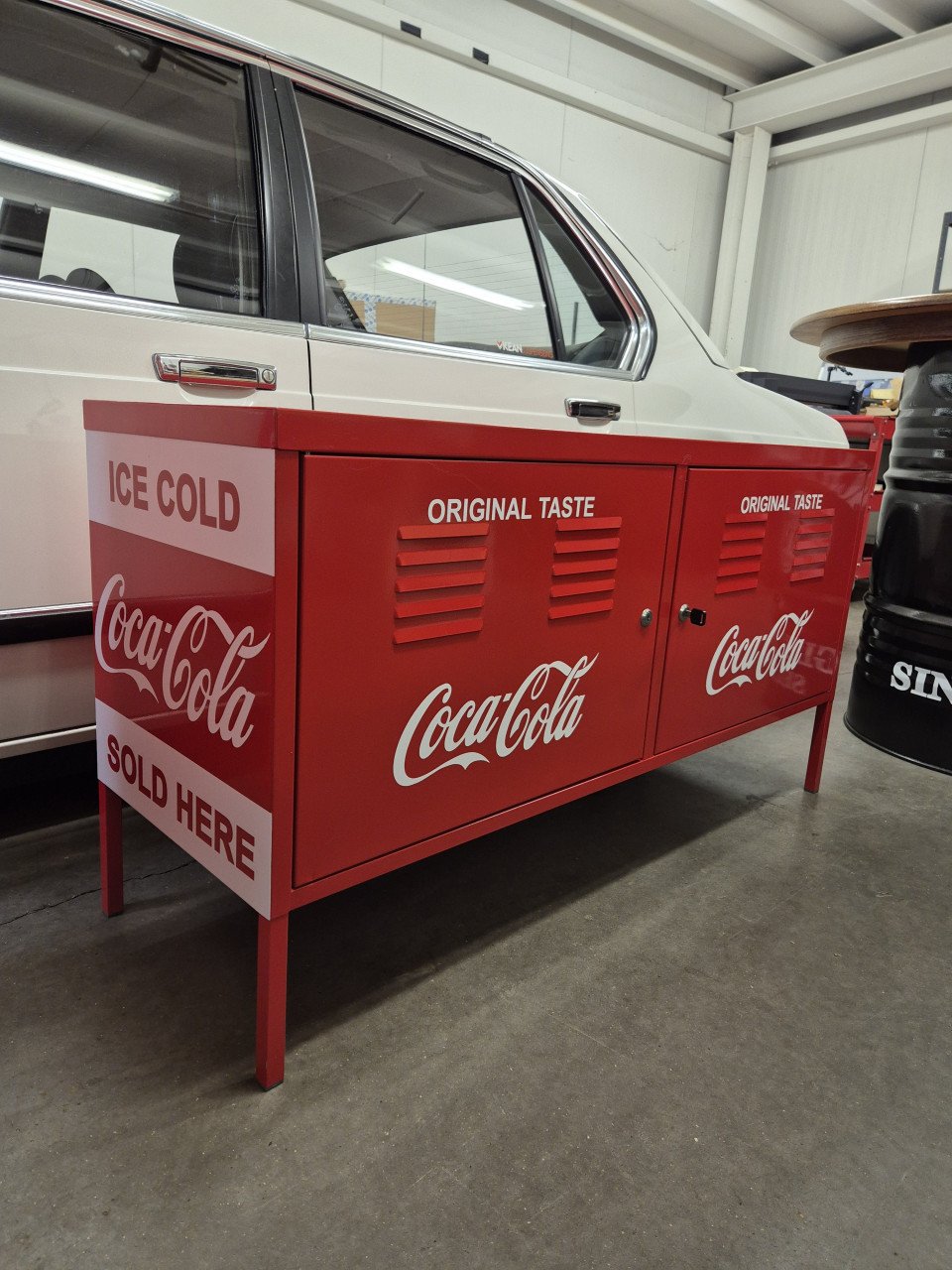 Mooie kasten gestyled in Coca Cola thema
