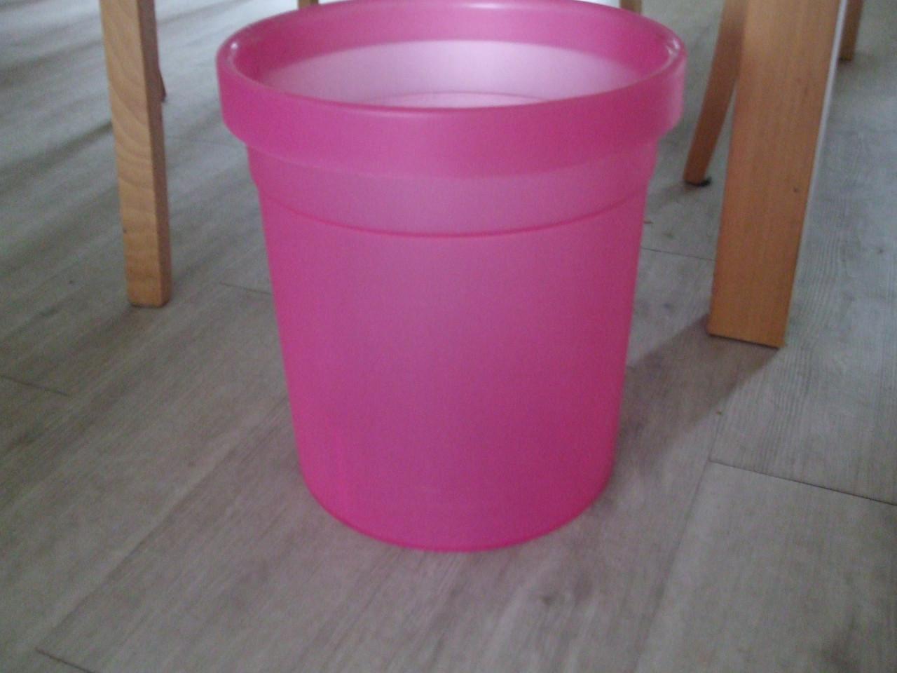 Te koop set prullenmand/wasmand.