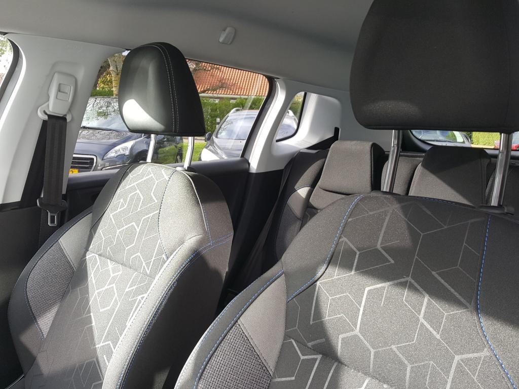 Peugeot 2008 1.2 130pk signature apple carplay & android auto | navigatie t
