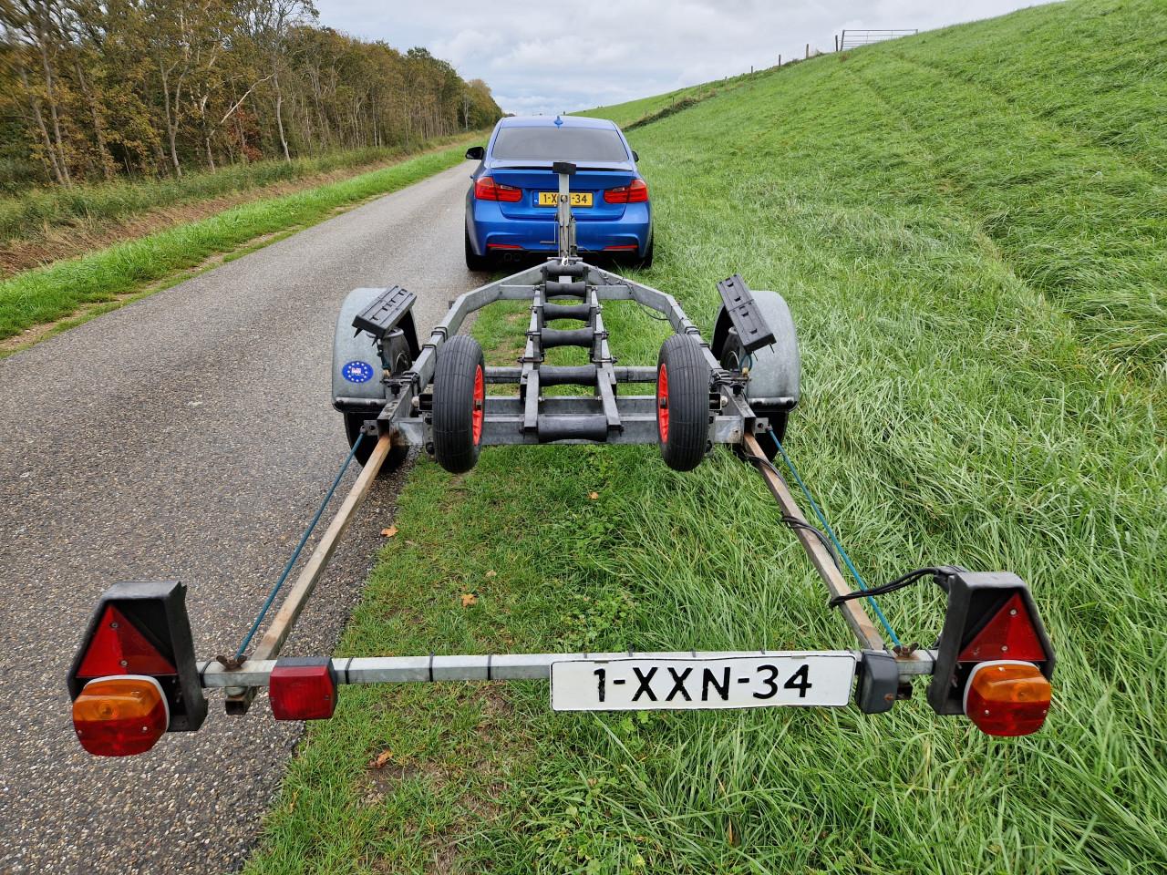 PEGA kantel trailer 750 kg in goede staat en zeer compleet