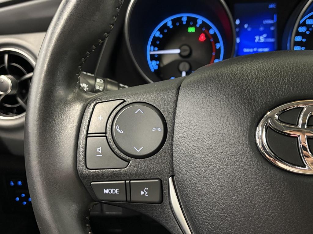 Toyota Auris 1.2t volcano edition