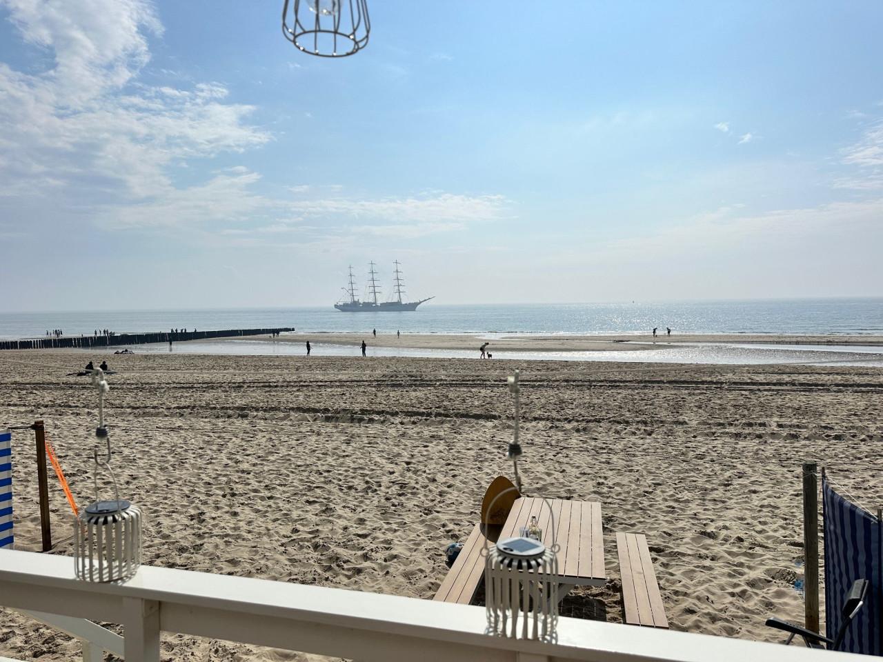 Te huur; fris Strandhuisje / slaapstrandhuisje in Dishoek