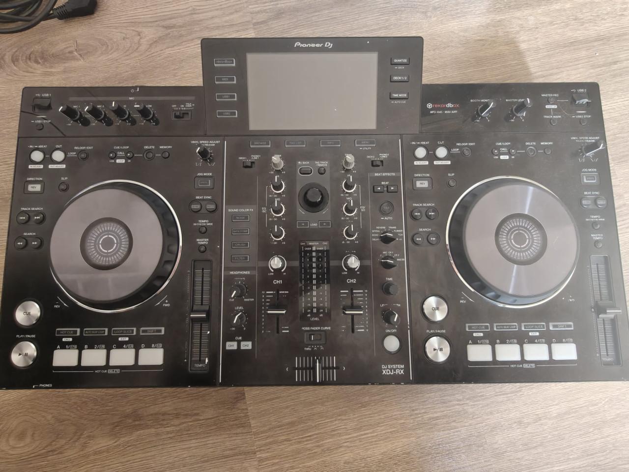 Complete DJ set – Pioneer XDJ-RX + 2x Devine Onyx 15A + 18SA