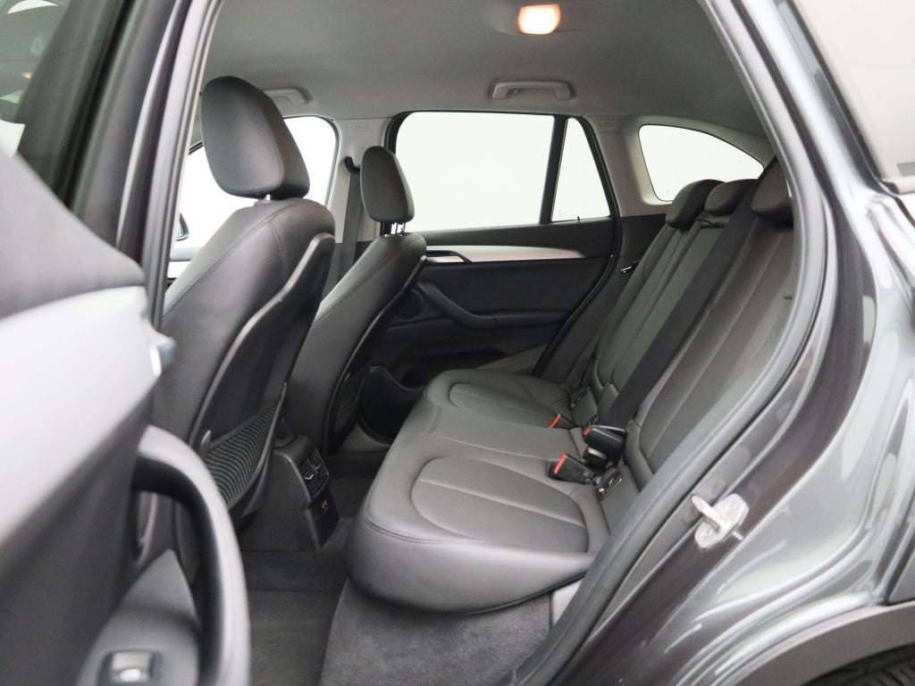 BMW X1 xdrive25e executive | automaat | lmv | parkeer sensoren | camera | c