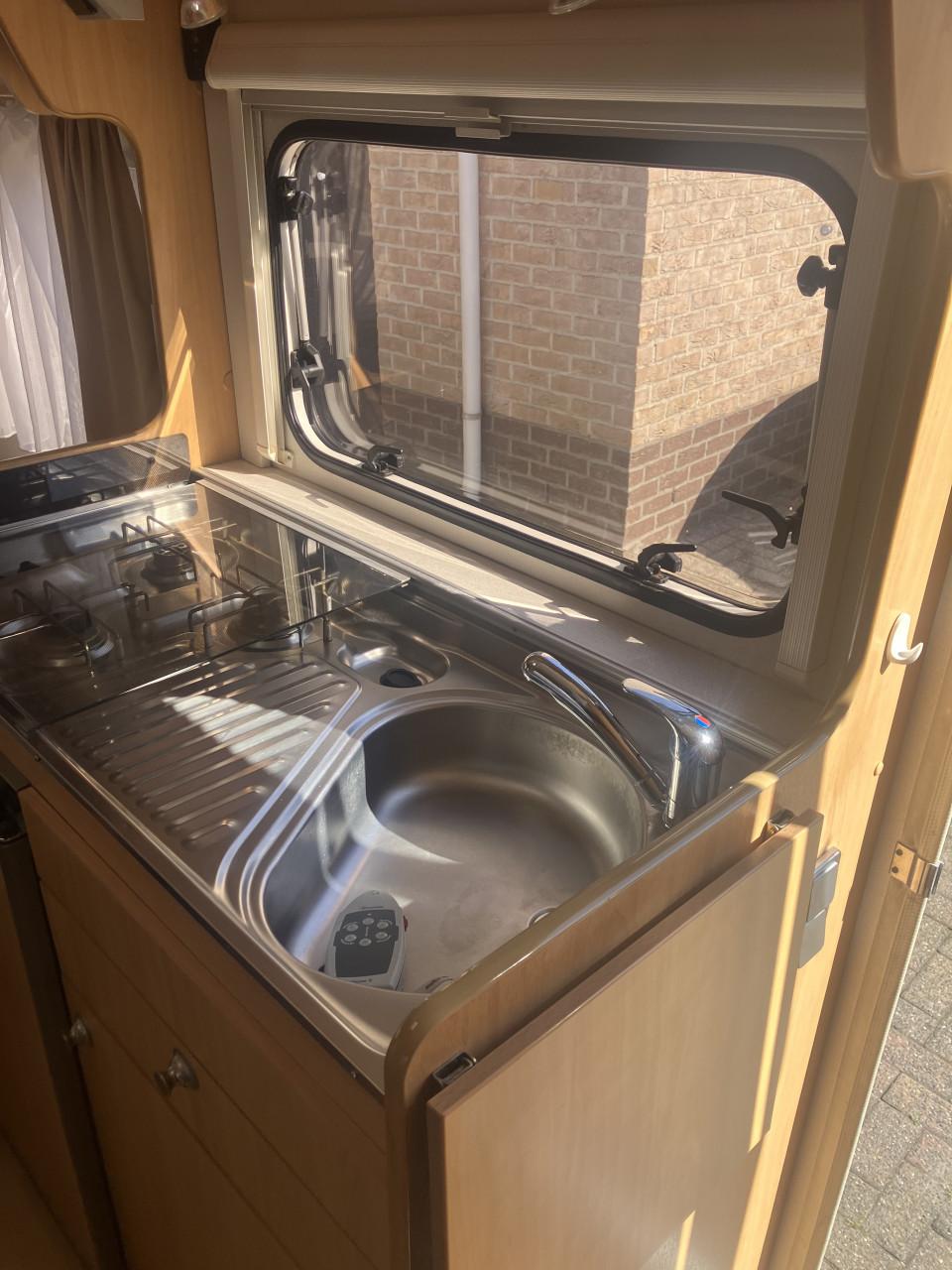 Te koop Beyerland caravan, 390-D sprinter LX (type 403b)