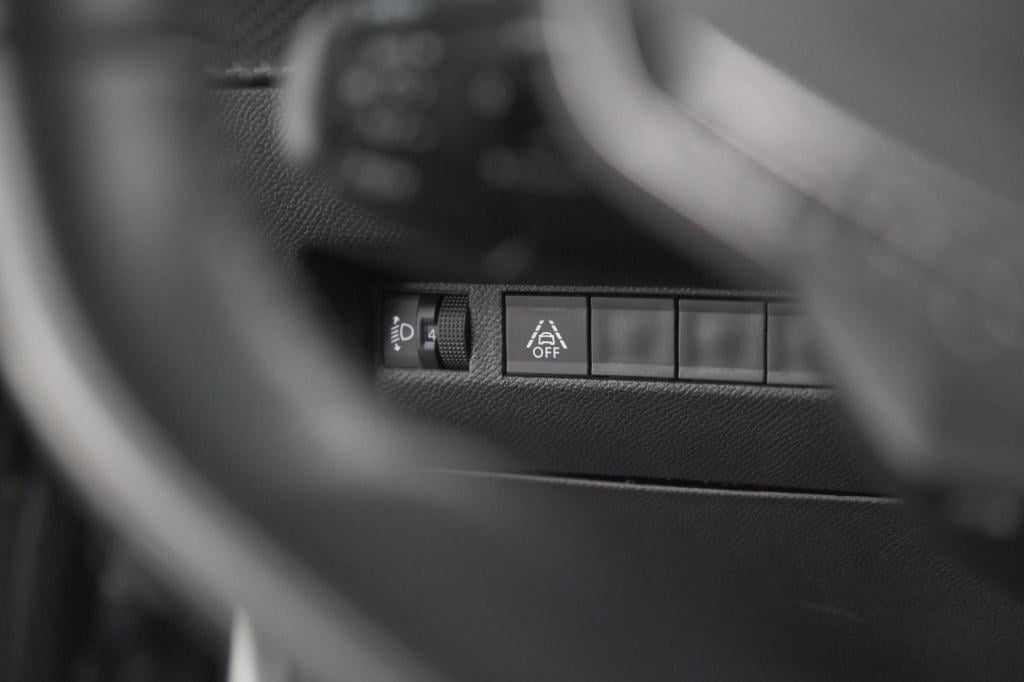 Peugeot 2008 puretech 130 allure | camera | stoelverwarming | apple carplay