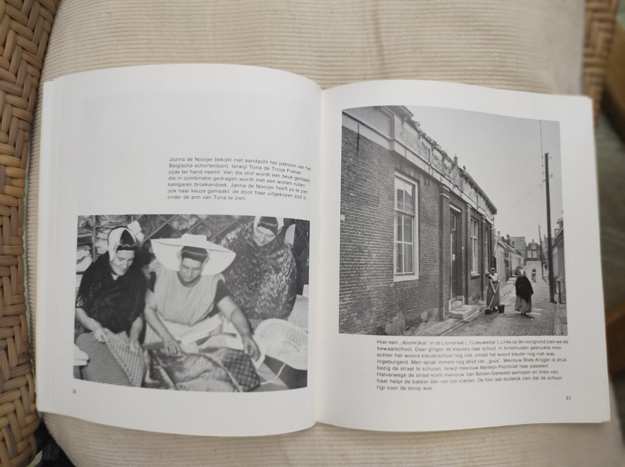 Arnemuiden in vroeger dagen. Prachtig fotoboek. G. de Nooijer