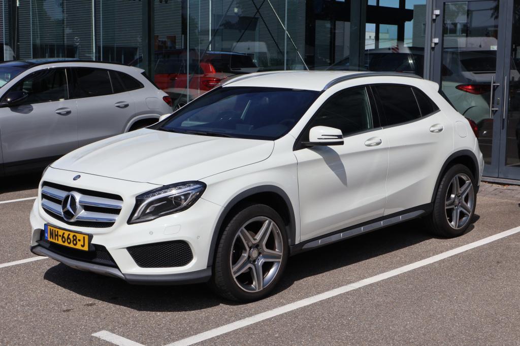 Mercedes-Benz Gla-klasse 200 ambition amg 157 pk i automaat i stoelverwarmi